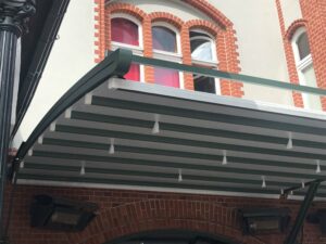 Faltmarkise als Terrassendach und Sonnenschutz